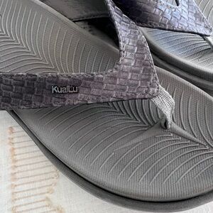 KuaiLu Womens Gray Beach Flip Flops 11 Orthopedic Arch Support Non Slip Comfort
